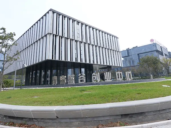 Montažni jekleni visoki stolp